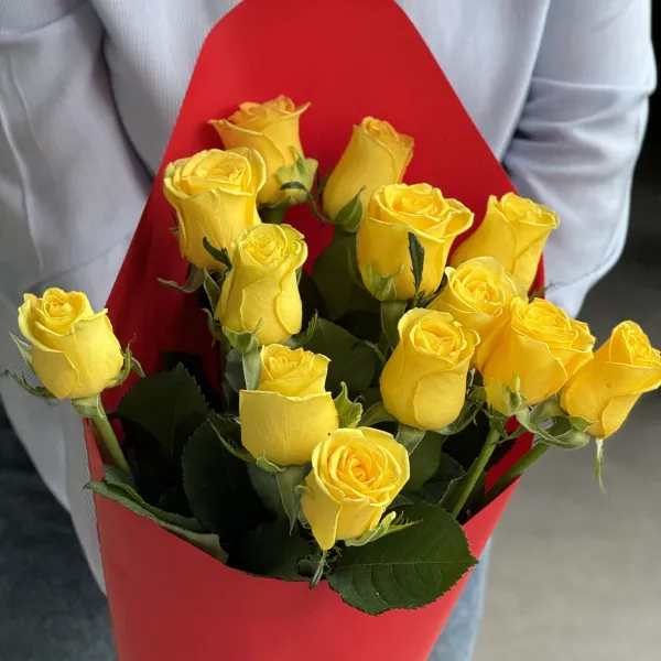 Букет из 13 жёлтых роз (70 см)