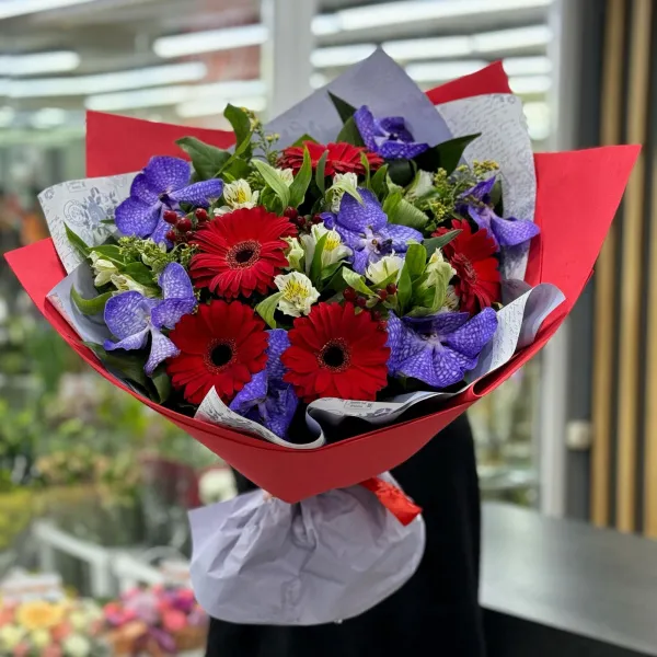 Букет из гербер и альстромерии