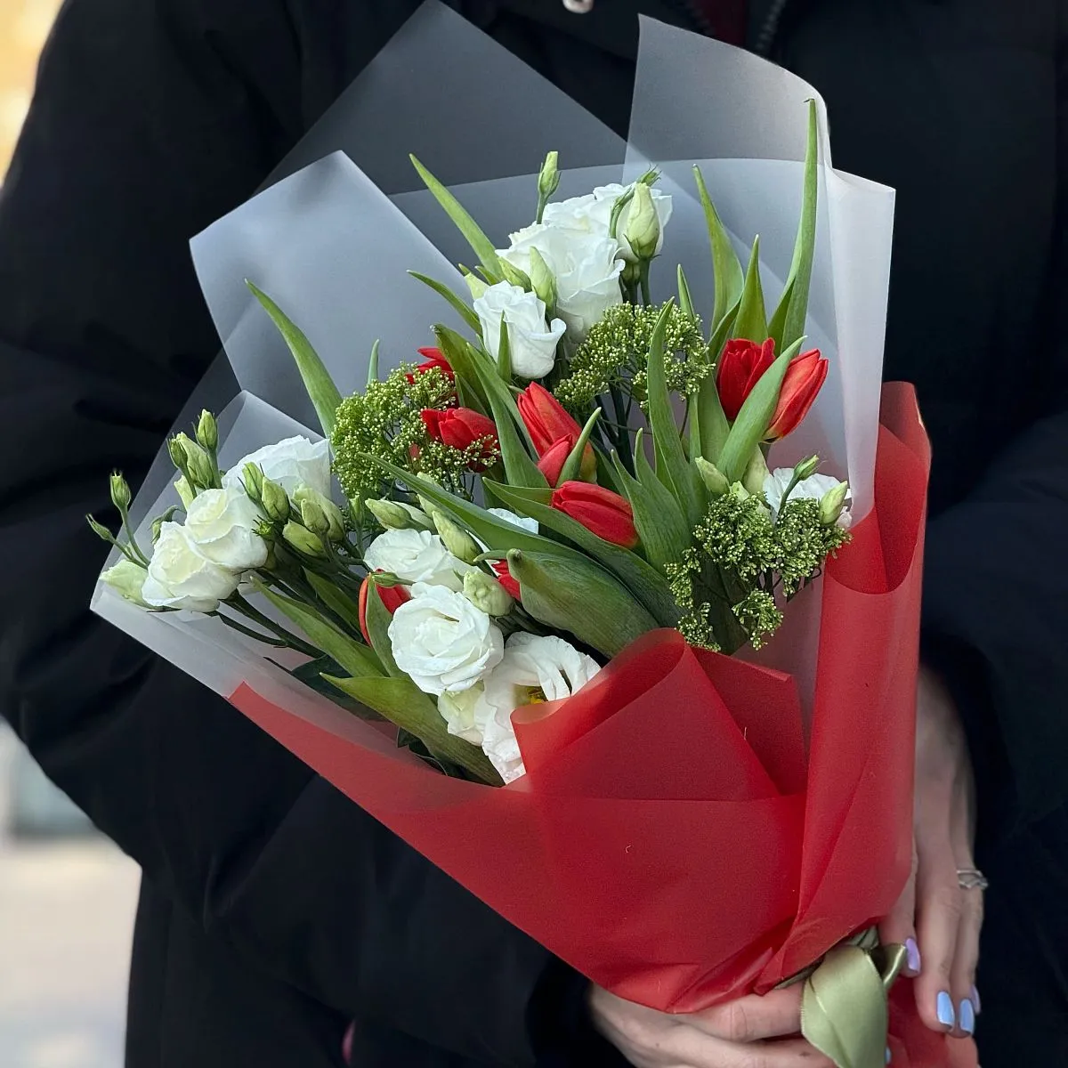 Большой букет из тюльпан и трахелиума