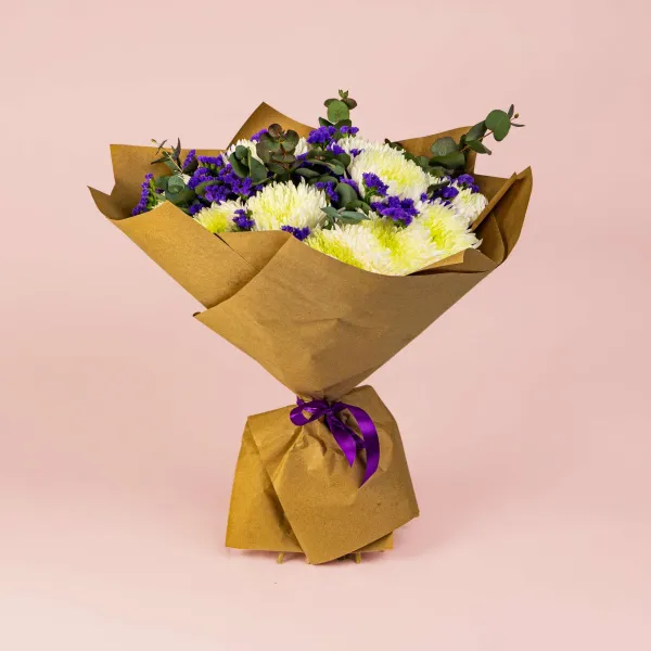 Букет из белых хризантем