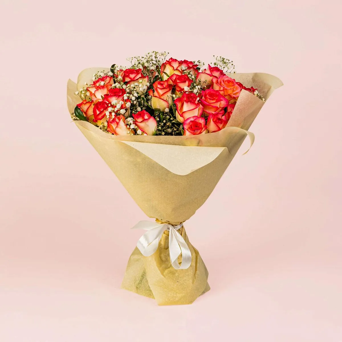 Букет из роз и гипсофилы