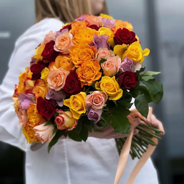 37 роз микс (35 см)