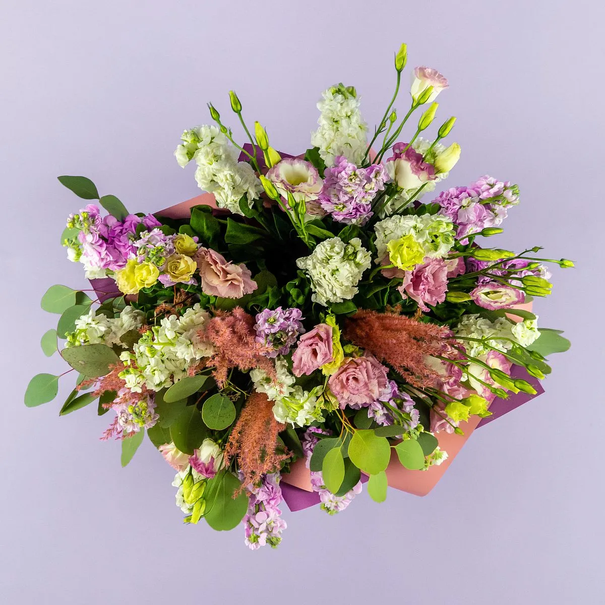 Букет из маттиол и эустом