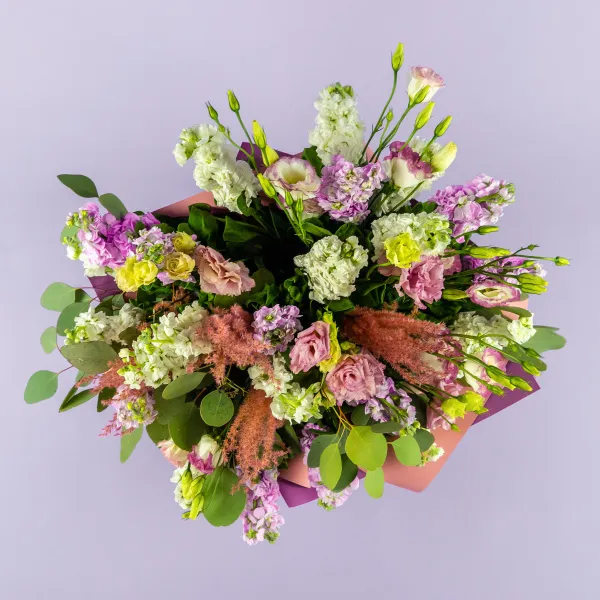 Букет из маттиол и эустом