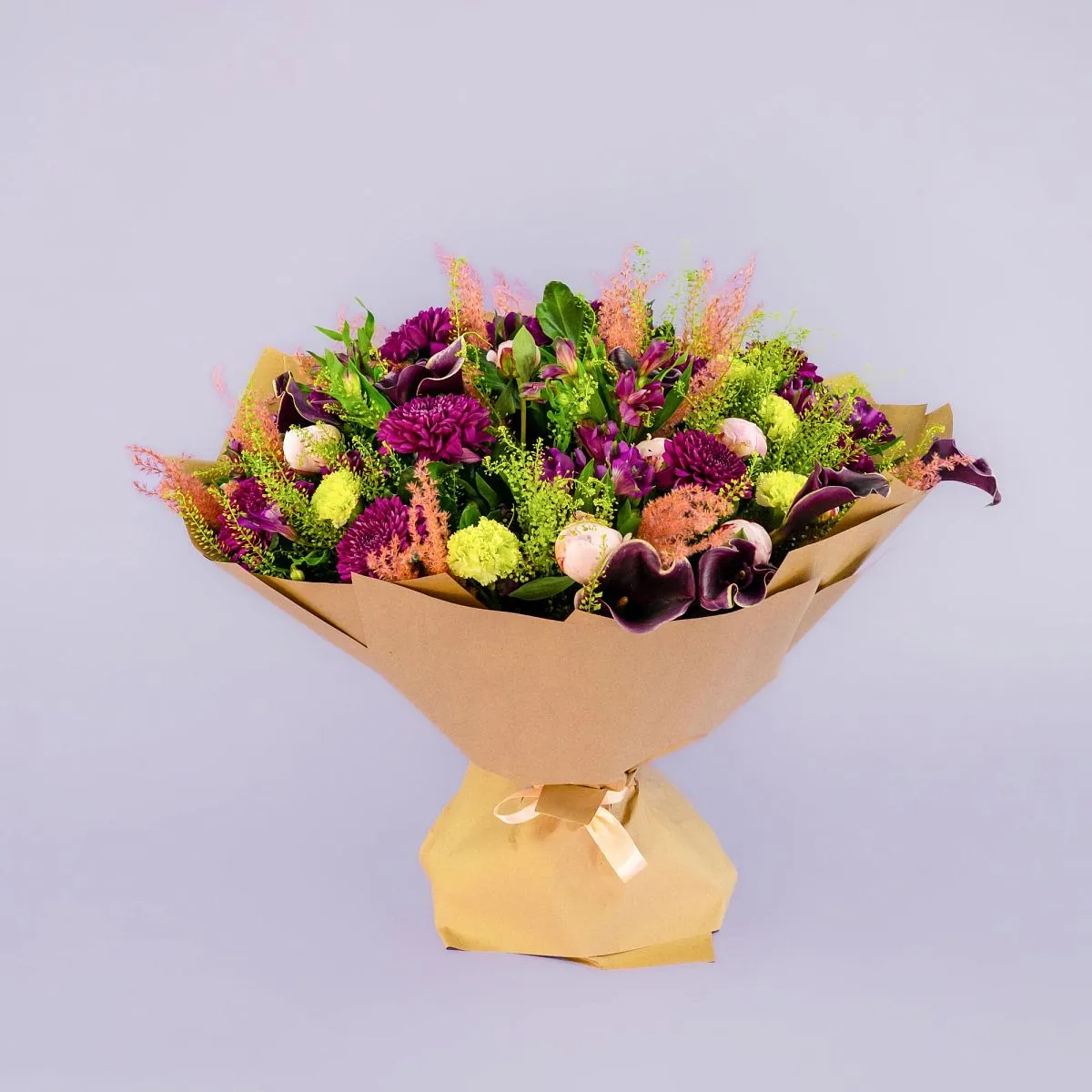 Букет их хризантем, альстромерий, пионов