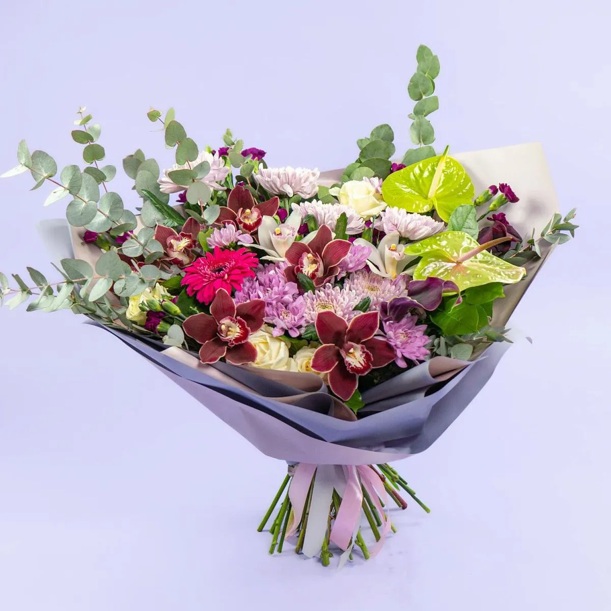 Букет из орхидей и хризантем микс