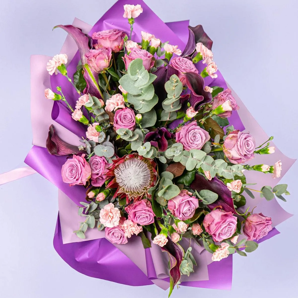 Букет из роз, гвоздик и протеи