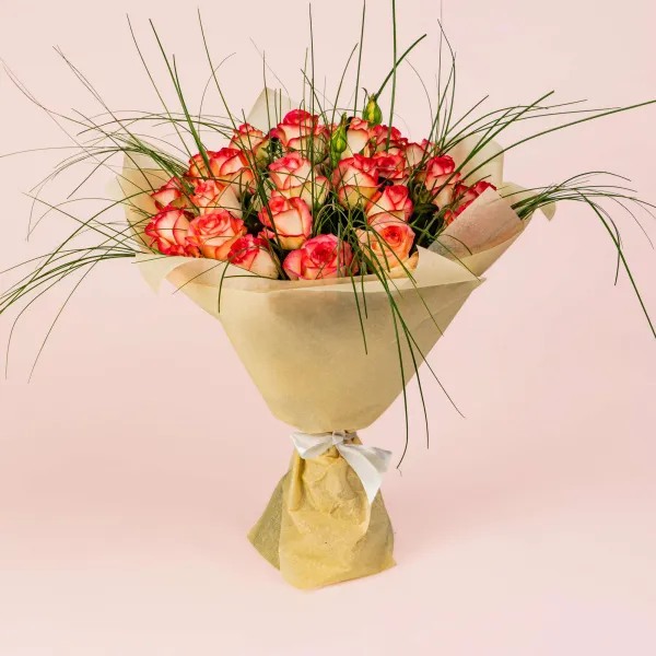 Букет из роз и берграсса