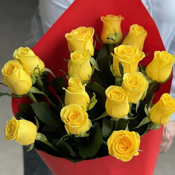 Букет из 15 жёлтых роз (70 см)