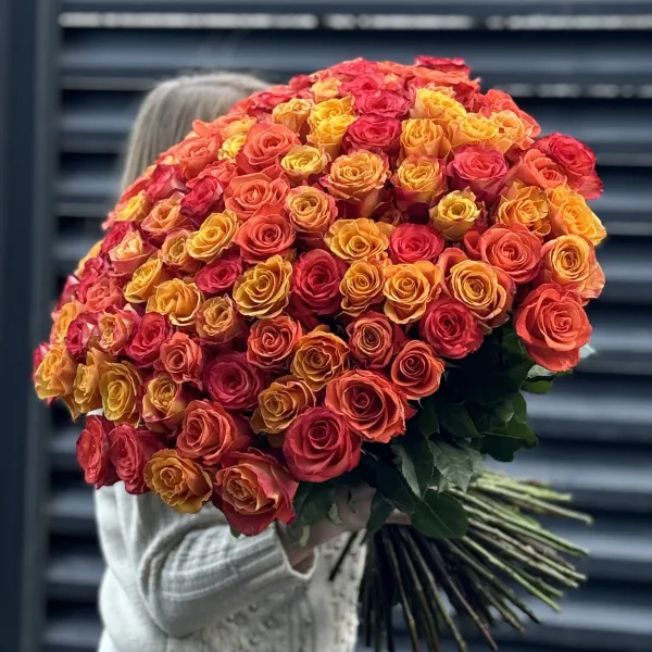 Букет 101 оранжевый микс роз эквадор (70см)
