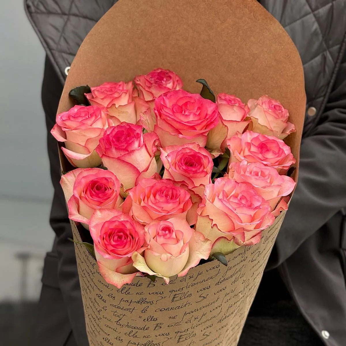 Букет из 15 розово-белых роз (70 см)