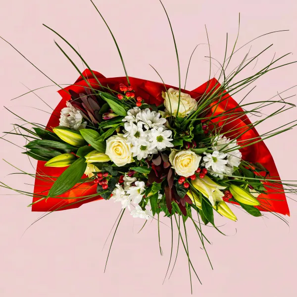 Букет из хризантем, роз и лилий