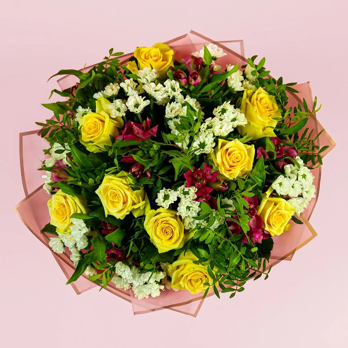Букет из роз, альстромерий и хризантем