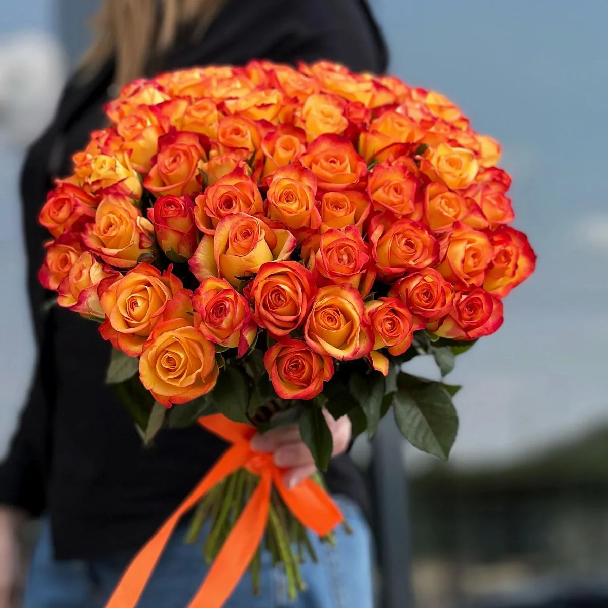 47 оранжевых роз (35 см)